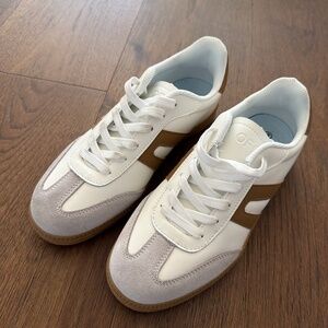 Cute retro elegant casual shoes sneakers